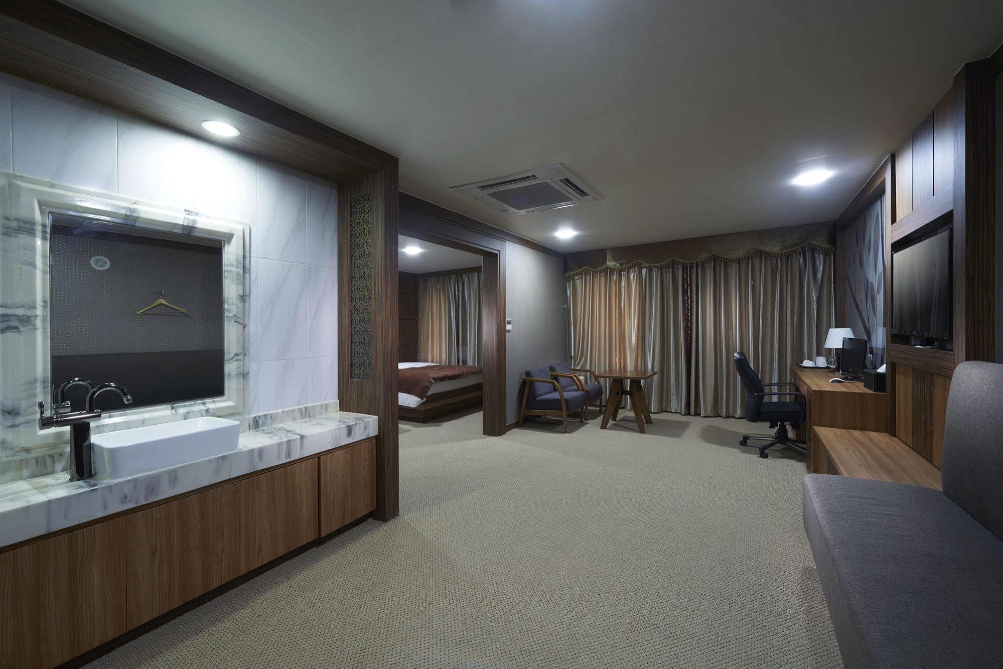 Benikea Premier Hotel 始兴市 外观 照片